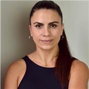 Soy profesora de yoga, pilates, barre, y ballet clásico, con mas de 25 años de experiencia.